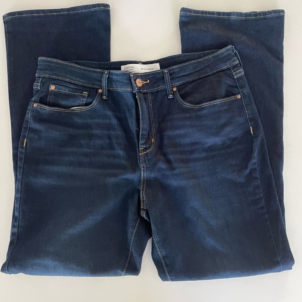 Signature Levi Strauss Mid Rise Boot Cut size 14 w32 L 30 Dark Wash